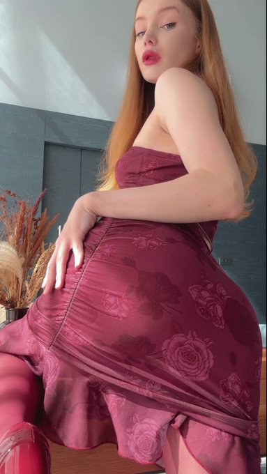 Would it turn you on if I didn't have panties under my red dress on a date? ❤️ What would u do with this