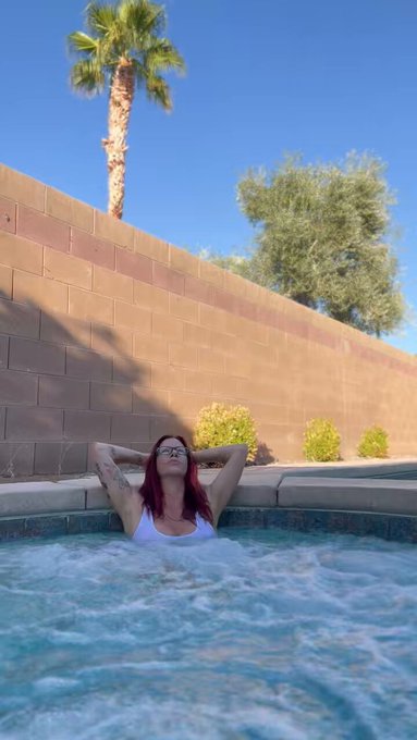 @Jardin_LasVegas  great crop top https://t.co/2zvGKY5M8Q