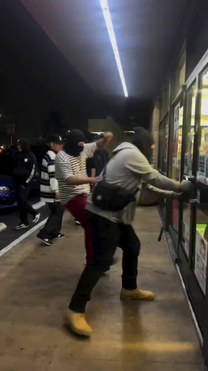 [問卦] 美洛杉磯7-11店員勇敢對抗零元狗