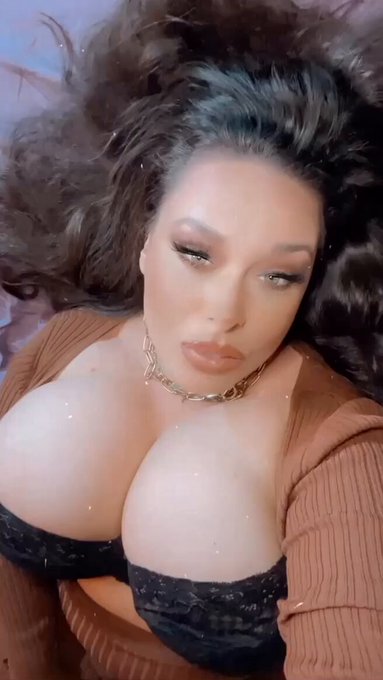 Can I be ur wifey??? ??? https://t.co/9iCT7dQN6p