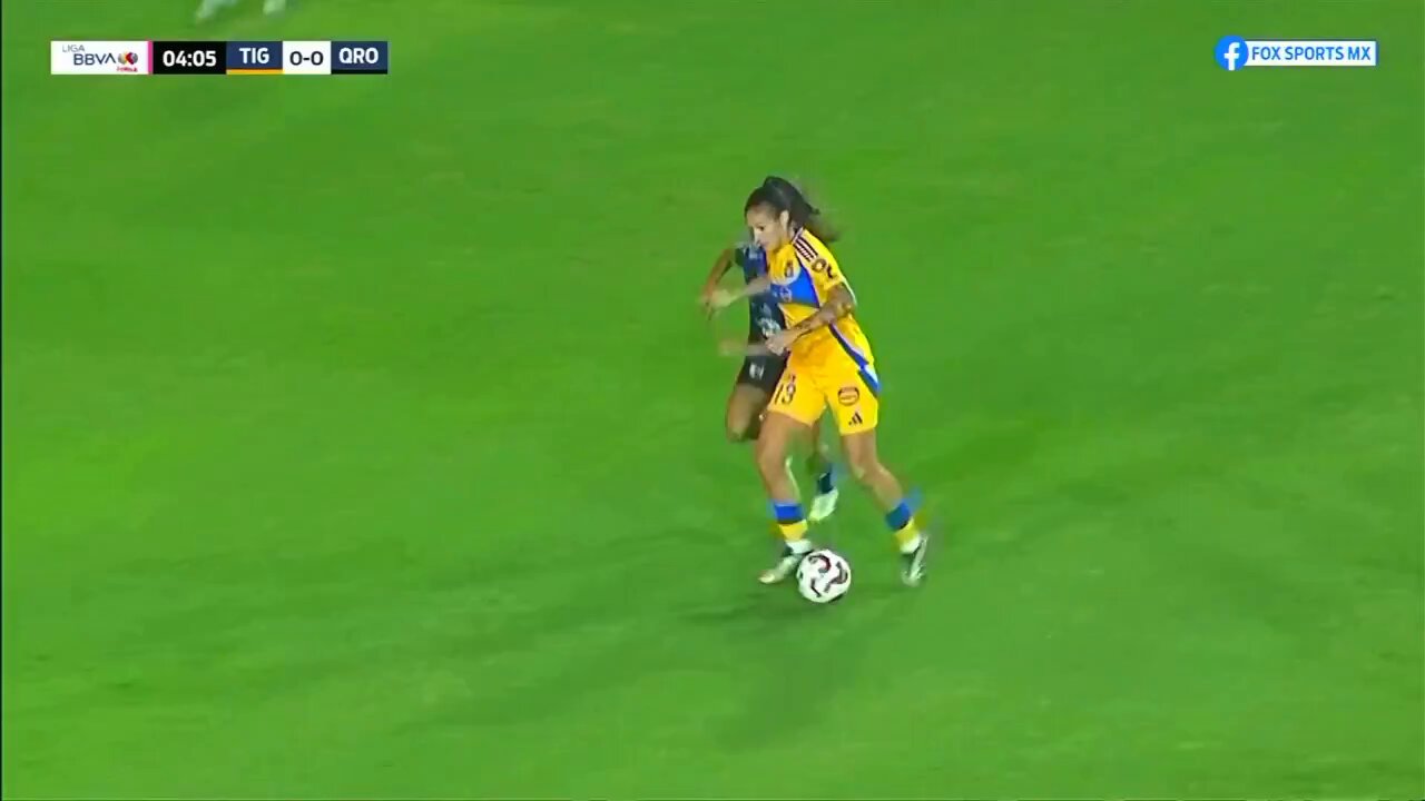 Gooool de @TigresFemenil. Ana Días marca su segundo gol con las Amazonas. 🐯#SomosDesafiantes ⚡️