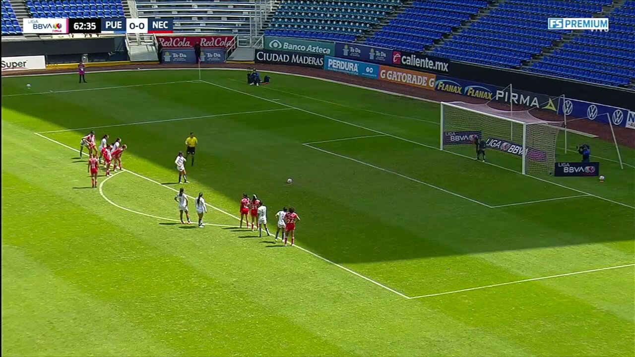 ¡@rubi_villegas07 cobra el penal y adelanta el marcador en Puebla! @ClubPueblaFem 1-0 @NecaxaFemenil#SomosDesafiantes ⚡️