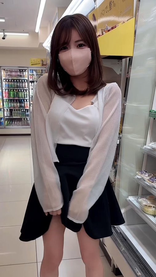 コンビニでゆうに会ったらどうする？？？｜ミニスカOLゆう（@minisukaol）パンチラ動画まとめ
