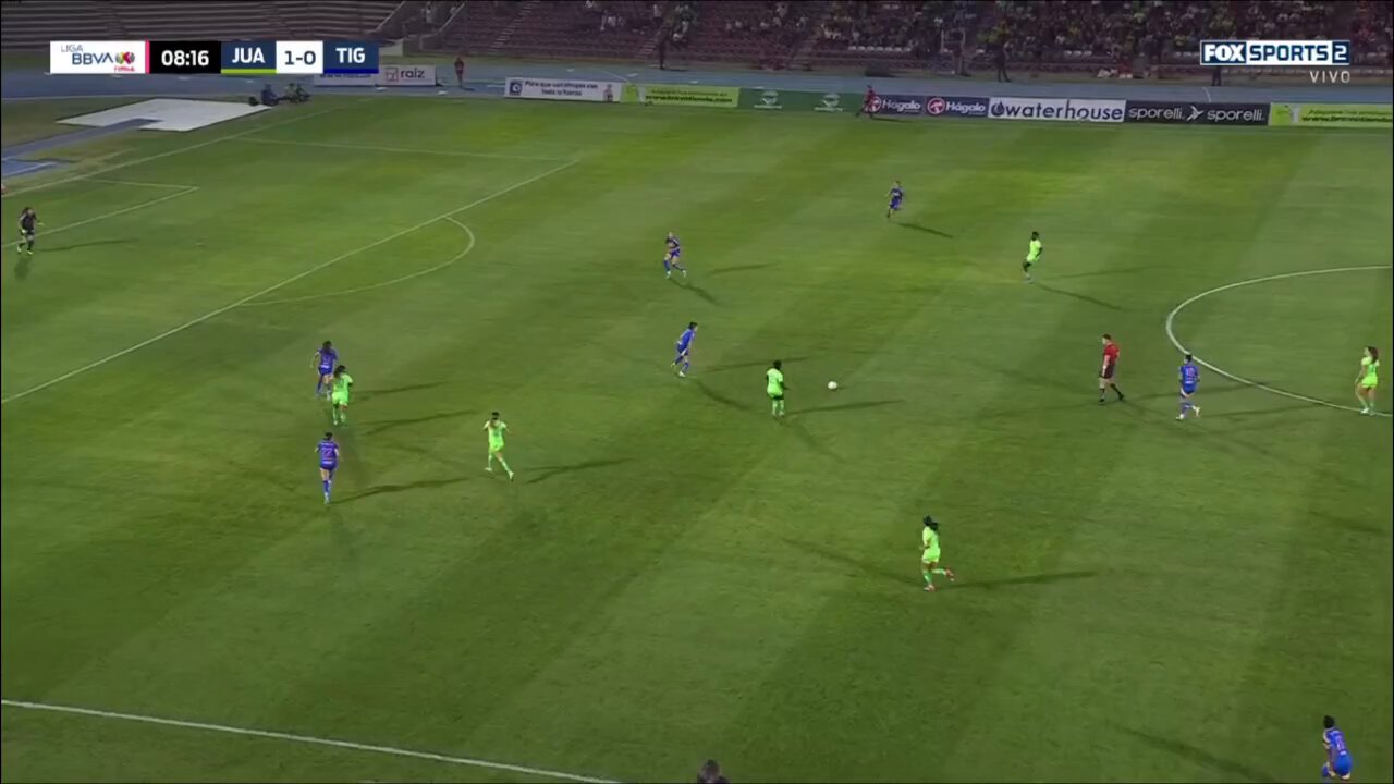 ¡La ley del ex! Liliana Mercado aumenta la ventaja para las Bravas con un GO-LA-ZO. 🔥🔥@FemenilFcJuarez 2-0 @TigresFemenil#SomosDesafiantes ⚡️