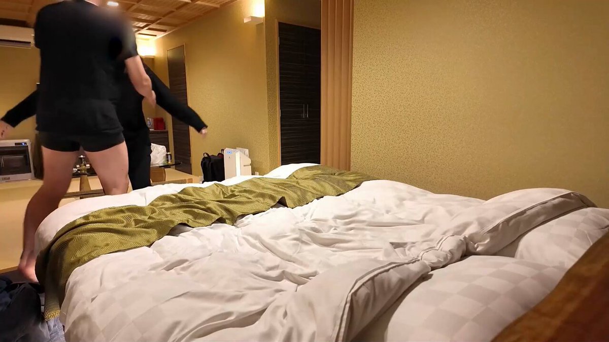 東北で素朴な女子大生と出会った。一泊二日のお泊りで彼氏しか知らない女の子がオンナに開発されていった…

恋人みたいに過ごす一夜。セックスからの寝落ち、寝起きから始まる情事…。本物のセックスドキュメンタリーがここにある！フル動画はこちら
https://t.co/S2QMhAiMuR
https://t.co/c3QojInuum https://t.co/JnKo0ivpJy