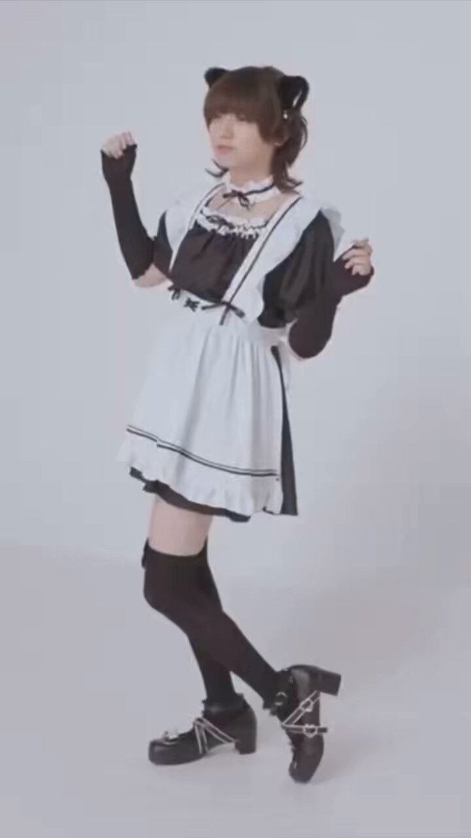 伊野尾慧のメイド服アクスタ撮影風景www