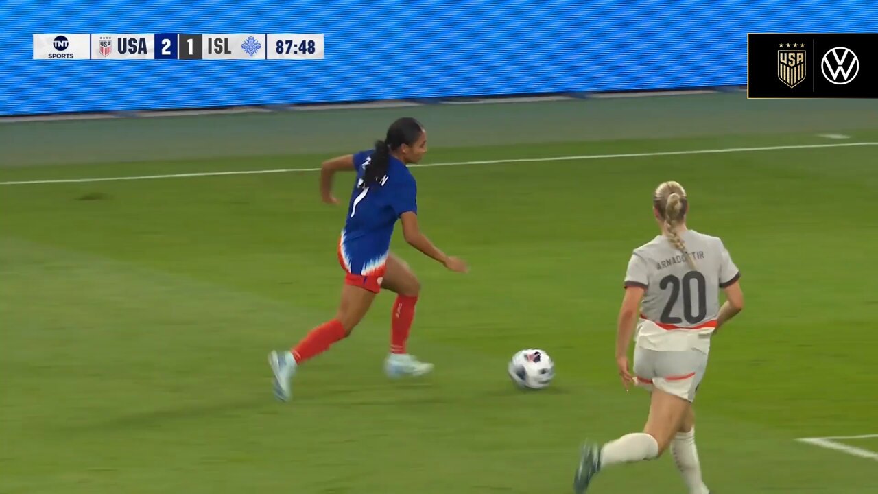 SOPH, YOU CRAZY FOR THIS ONE! 😱#USWNT x @VW