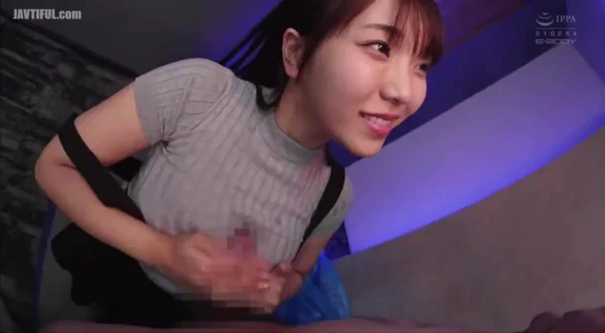 莉々はるか 街で見かけたら鷲掴みしたくなる巨乳ちゃんの誘惑