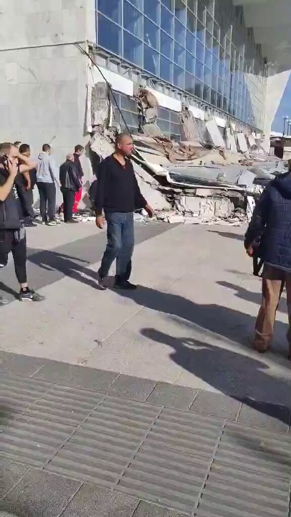 [爆卦] 塞爾維亞火車站部分屋頂倒塌  8死