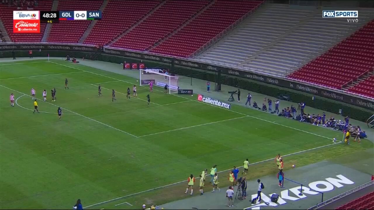 De ➡️ Caro Jaramillo para ➡️ ‘Licha’ Cervantes. Con este 💥 remate abrió el marcador.✅#SomosDesafiantes⚡️