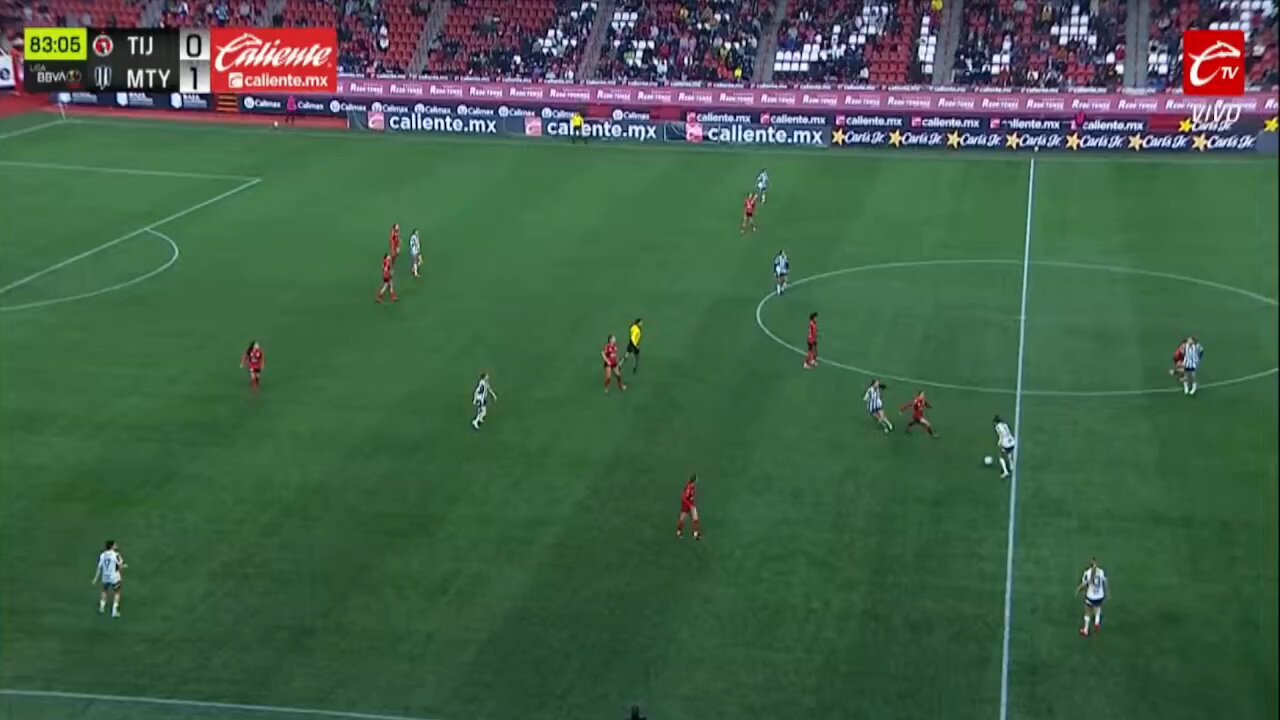¡@Rayadas aumenta la ventaja en el marcador con el gol de Burky! 🔥⚽️#SomosDesafiantes ⚡️