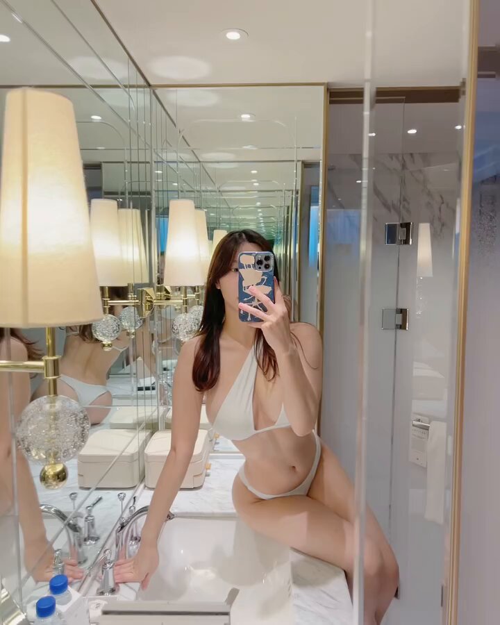 📸📸📸👍️👍️👍️Instagram📸 wanna.b_kyul#Koreanmodel #swimsuit#bikini#bodycheck #fitnessgirl #hipup #girl #korean#selfie #ootd #koreangirl#pilatesinstructor #korean #bratop #필라테스 #데일리 #셀피 #거울샷 #바디체크 #운동복 #헬스장 #힙업 #오하운 #오운완 #헬스타그램 https://t.co/zwR5tdw1As