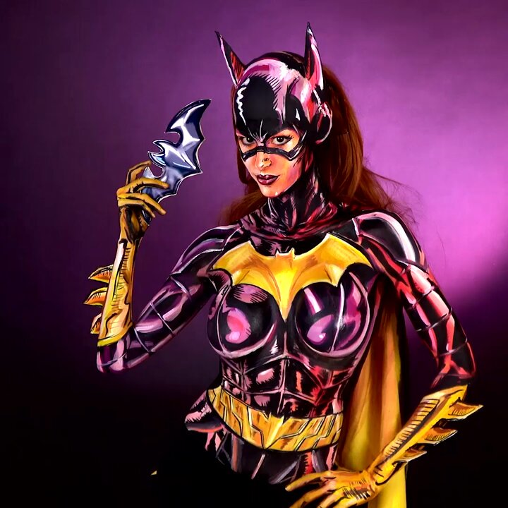 𝐐: How are bats like real-estate agents?𝐀: It’s all echo-location location location!Here’s my Batgirl #bodypaint I painted on myself. https://t.co/HHuesywx1n