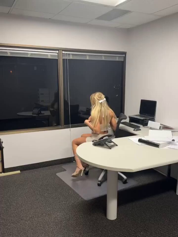 I love my office duties 😇 https://t.co/tZ3MW9IyOQ