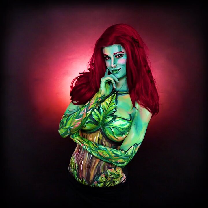That feeling you get when Spider-Man is trending again, but you’re ready to turn over a new leaf…(Here’s a Poison Ivy #bodypaint I painted on myself) https://t.co/L0BlrRkA42