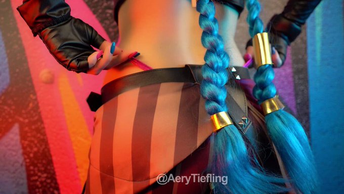 Catch me if you can, losers! #Jinx 

#cosplaylewds #ArcaneSeason2 https://t.co/34etJTAXVf
