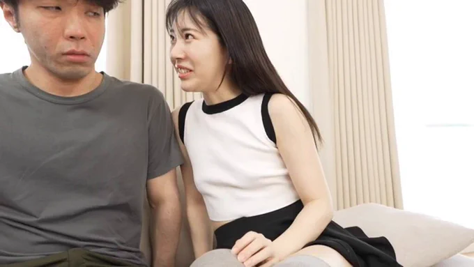 皆月ひかる 可愛い妹のツンデレな無意識誘惑に 彼氏とのいちゃいちゃを見せつけられ我慢の限界が じゃれついでにお股を刺激すると…