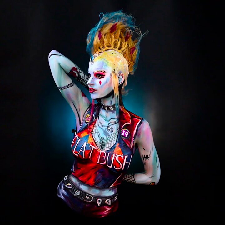 I can Harley believe it’s a Monday once again!Here’s the Punker Harley Quinn #bodypaint I painted on myself https://t.co/4MxYDaDv9Y