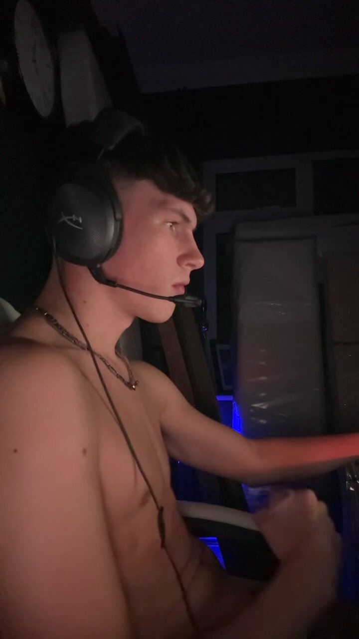Lewis Booth on X: Just a 18 yo that loves porn 😈🥵 RT if youd wank it  for me t.coWKckIU3z9Y  X