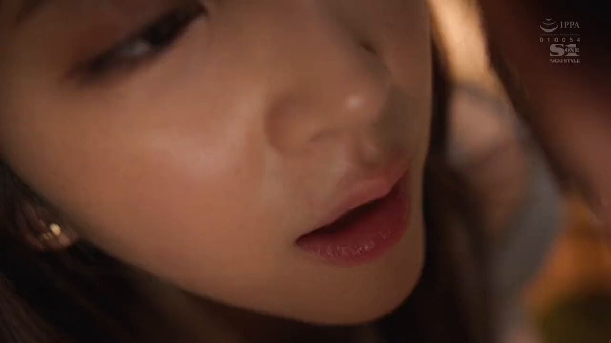 🔍七ツ森りり 🔍 巨乳、痴女、フェラ、美少女 🔍すぐ近くに彼女がいるのに誘惑してくる囁き淫語お姉さん😈😈😈 こんな美人お姉さんに耳元で囁かれたらそれだけでイッちゃう自信ある人挙手🙋🙋🙋