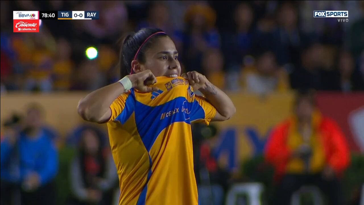 ¡¡GRETA ANOTA EL PRIMERO DEL PARTIDO!! ❤️‍🔥💥@TigresFemenil 1-0 @Rayadas #SomosDesafiantes ⚡️ #CaminoAlTítulo 🏆