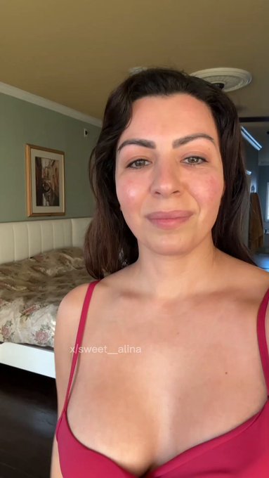 حبيبي حسابي الرئيسي فيه اكثر من ٢٧٠٠ صوره حصرية ما تلكاها اله بحسابي الاونلي واكثر من ٤٥٠ فيديو منوع