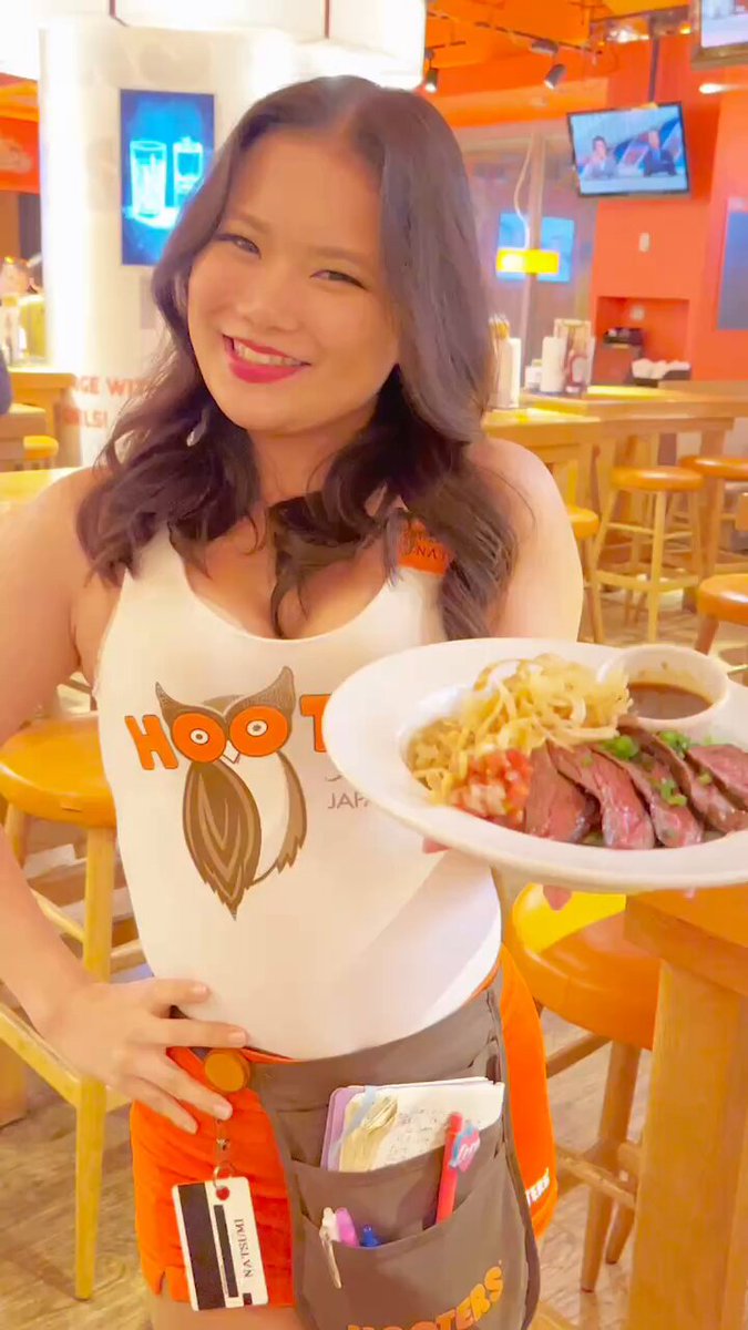 hooters ラグビーボール　ふーたーず Super Bowl Viewing Party at HOOTERS | Metropolis Japan