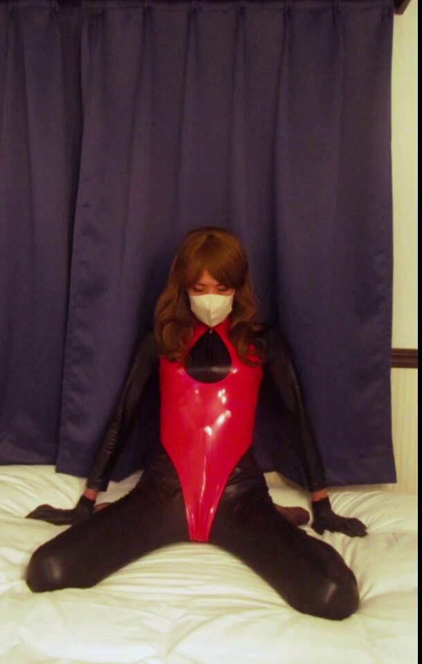 素人熟女　タイツ　テカテカ 