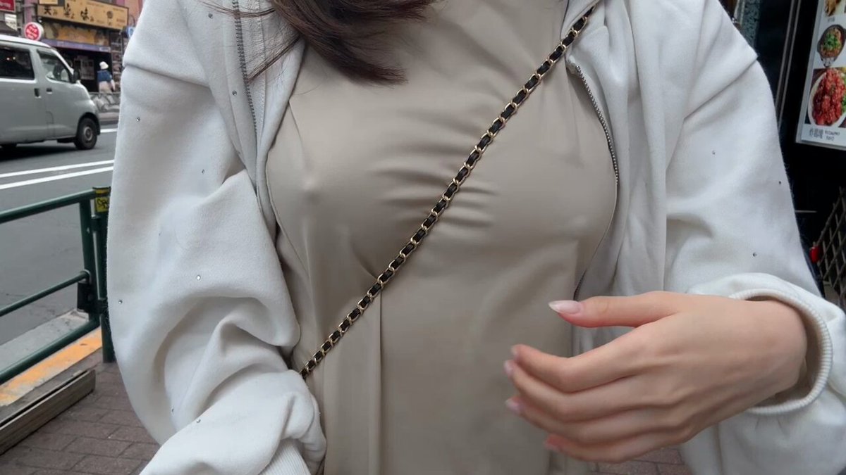 すれ違う人に見られちゃった… https://t.co/TIhqsjr01b