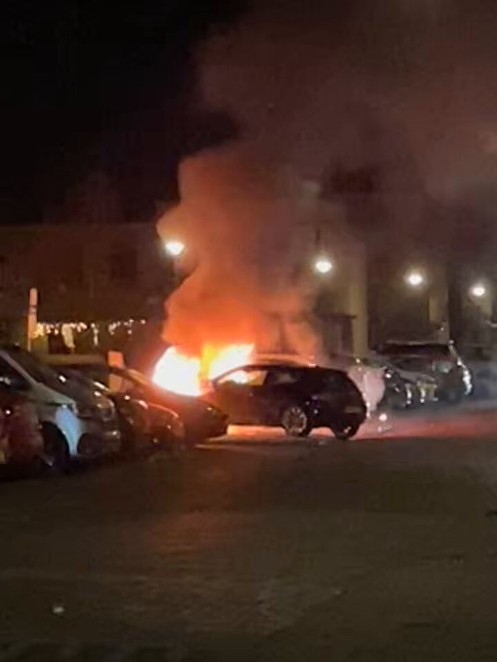 Autobrand aan de Schumannlaan in Zwolle