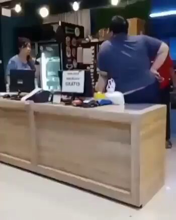 [問卦] 印尼的胖子砸女員工上熱門話題