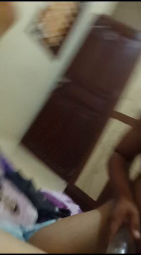 Bu de mara karna de mau ksih msuk boto ABC ke usi pun puki tpi usi tra mau karna sakit - indo