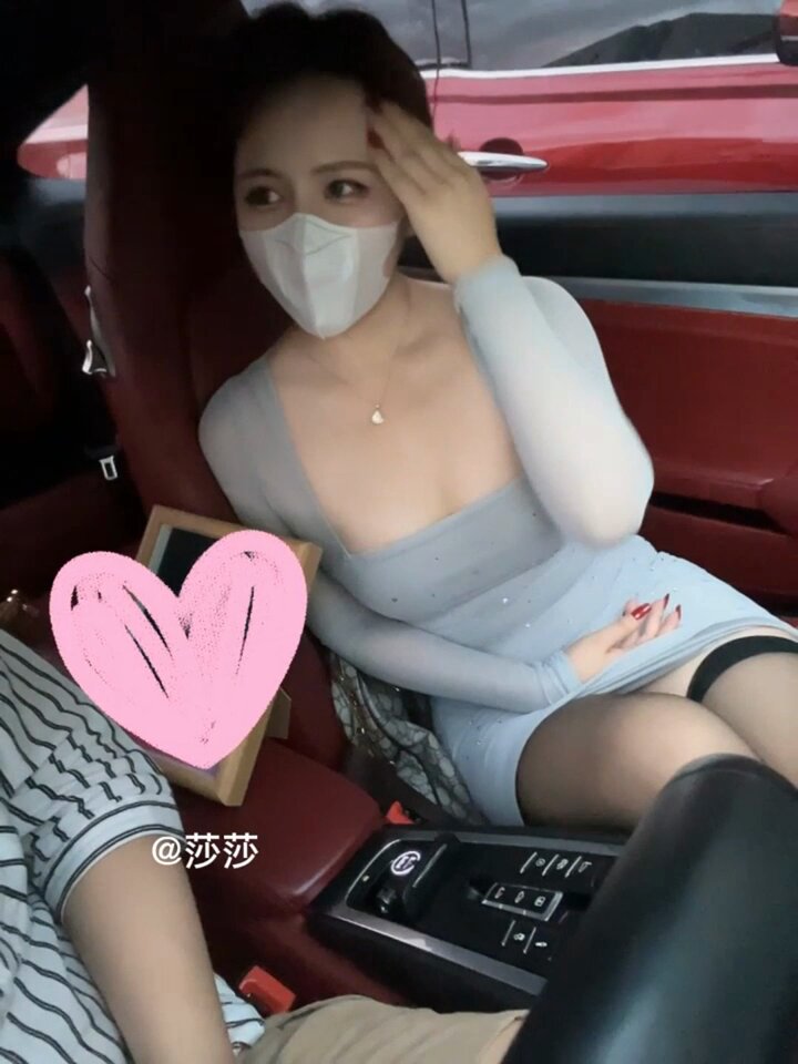 「短视频」𝒍𝒖𝒄𝒌淫妻👑美杜莎 莎莎:“先生觉得这款车空间大不大呀,方向盘好不好摸呢”
先生:“这个车的空间又大又圆,方向盘很丝滑很骚”😎
这年头老板买车送销售🫣