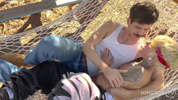 having sex with @ShowOffJonah brings me joy ??? check out our newest video for https://t.co/ow6Wt2WV0F
