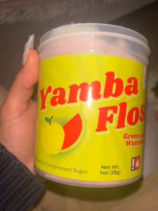 2 pic. found edible cotton candy ? https://t.co/mrG7M4LxuF