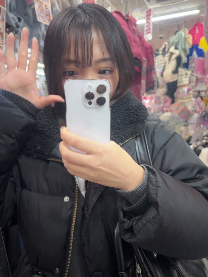 こんな格好で迫ってくる彼女どうですか、 https://t.co/Q7s3LkiiM1