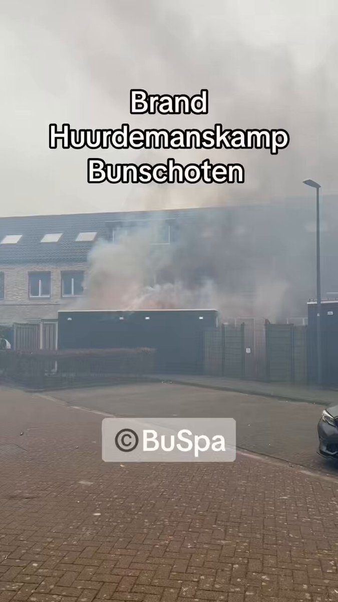Brand in bijgebouw door vuurwerk in Bunschoten