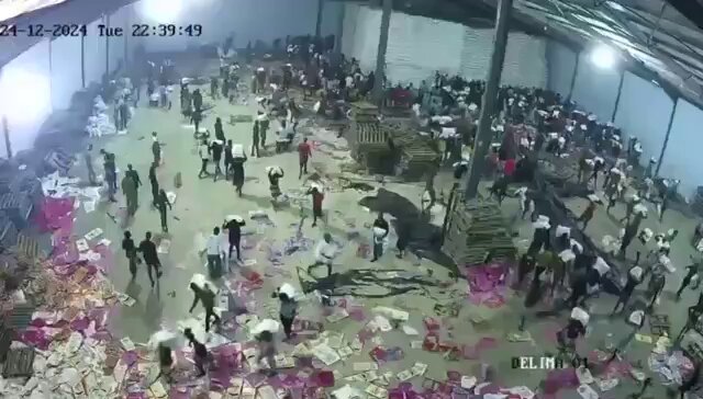 非洲莫桑比克这几天打砸抢烧中国人和中国超市

免费的午餐来了😂
 