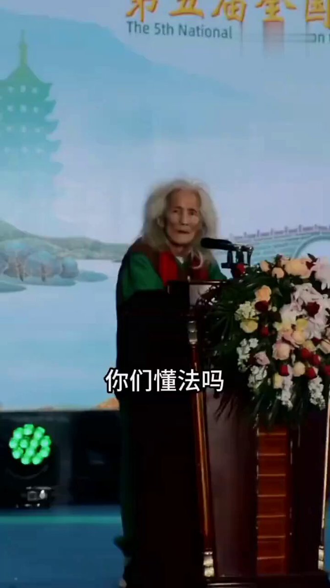 一方面搞假的中草藥來騙錢賺錢，一方面嘲笑攻擊中醫，把髒水都潑在中醫上。
 