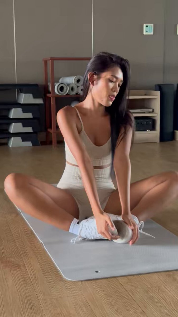 @melaninparadic3 Come to workouts with me baby https://t.co/HcJCviU6yl