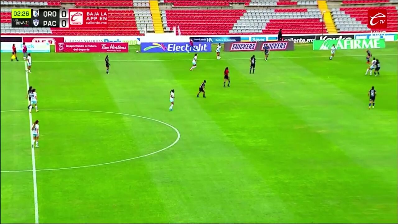 ¡Joya de anotación de @CharlynCorral desde fuera del área! 🤩🔥#SomosDesafiantes ⚡️
