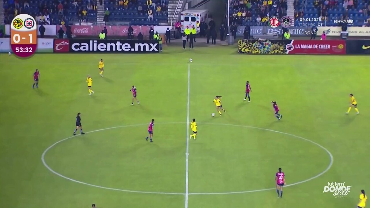 Conducción 👟Disparo 💪🏼GOOOOL ✅Así puso el primer para @AmericaFemenil, Scarlett Camberos 💛#SomosDesafiantes⚡️#FutFemDondeSea