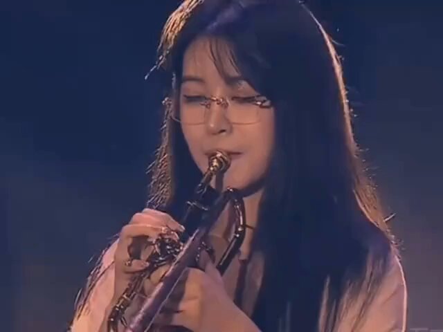 明亮的号音骤起，昂扬的旋律，好似呐喊
生命力肆意流淌，自由不羁，狂野而又深情
极富感染力，让人上头，仿佛注入了灵魂
音乐的魅力 难以理解 但无法抗拒

一个瞬间，便是永恒
Can you feel it？ 
