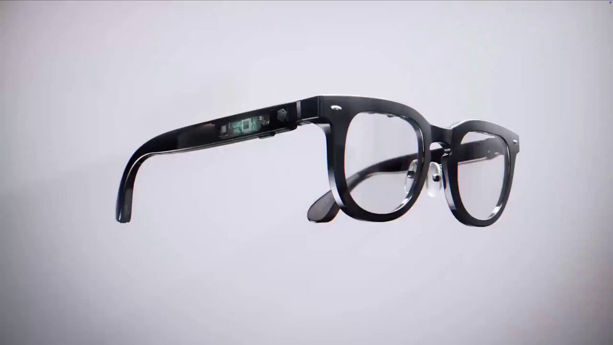 CES 2025 展会真的刷新了我的认知！很多科技产品简直让人感觉未来已经到来。以下是我觉得最酷炫的十款产品👇

1. Halliday Glasses: 3.5 英寸 AI 智能眼镜
终于有一款既时尚又实用的 AI 眼镜，可以自信地戴着上街了。比起其他AI眼镜，除了可以录制音视频之外，还可以投射影像到视网膜，这是智能穿戴设备的一大突破！