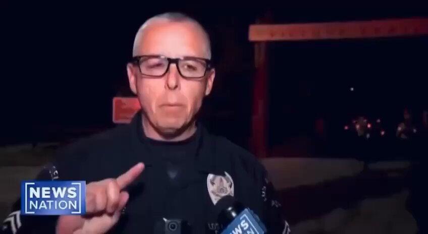 突发新闻：洛杉矶警方确认洛杉矶肯尼斯大火是人为纵火！！

据警方称，洛杉矶肯尼斯大火目前已烧毁 800 多英亩土地，是人为纵火。

官员称，嫌疑人已被市民拘留，随后被移交给当局。

火势继续蔓延，灭火工作正在进行中。
 