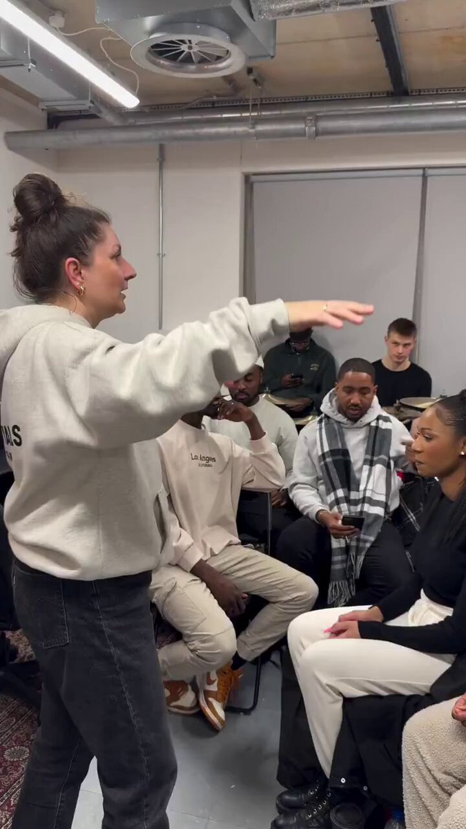 The moments when a group sings RAYE's song 'Escapism' in chorus with great harmony are beautiful. 