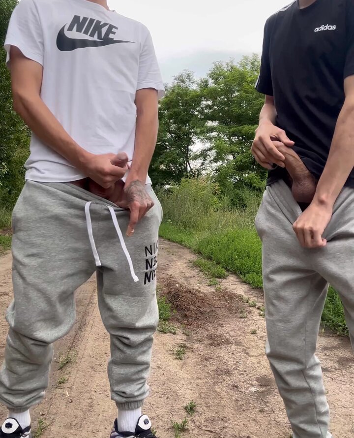 RT @bestgayfetish: Outdoor jerking 20250123021143