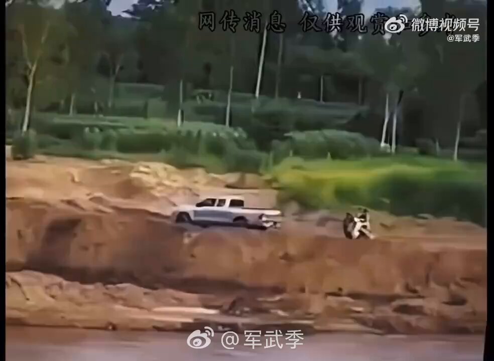 赶快转！让所有人都知道！

一个女孩被绑架去缅甸妙瓦底过河视频，河的对面就是人生终点站，妙瓦底。
温馨提示：所有包机票高铁票邀请去泰国游玩或高薪工作的，不管是亲戚朋友网友全部是诈骗！
 