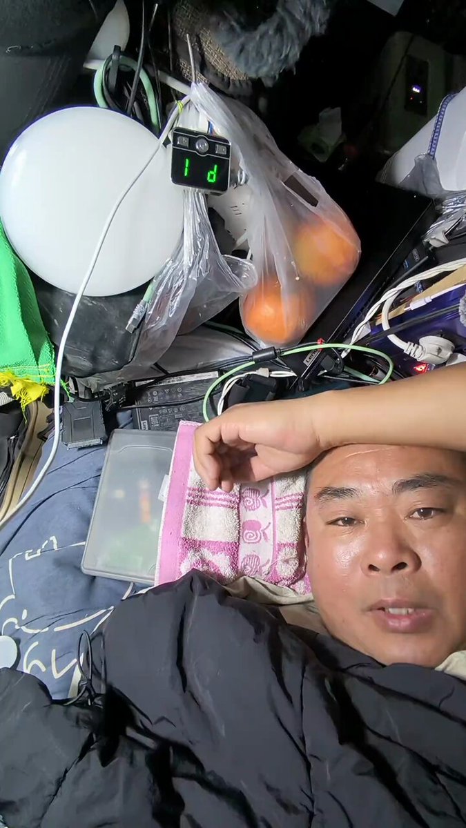 1月11日，男子称，这次西藏日喀则地震，他没有再捐款，原因是去年自驾游途径日喀则时，限速40，因超速20码被罚款1200元，而且罚款只能交给当地，不能在全国交管平台处理。
 男子质问当地交警：你们罚款是为了教育还是为了敛财？如果你们还有良心就把罚款用来救灾吧。 