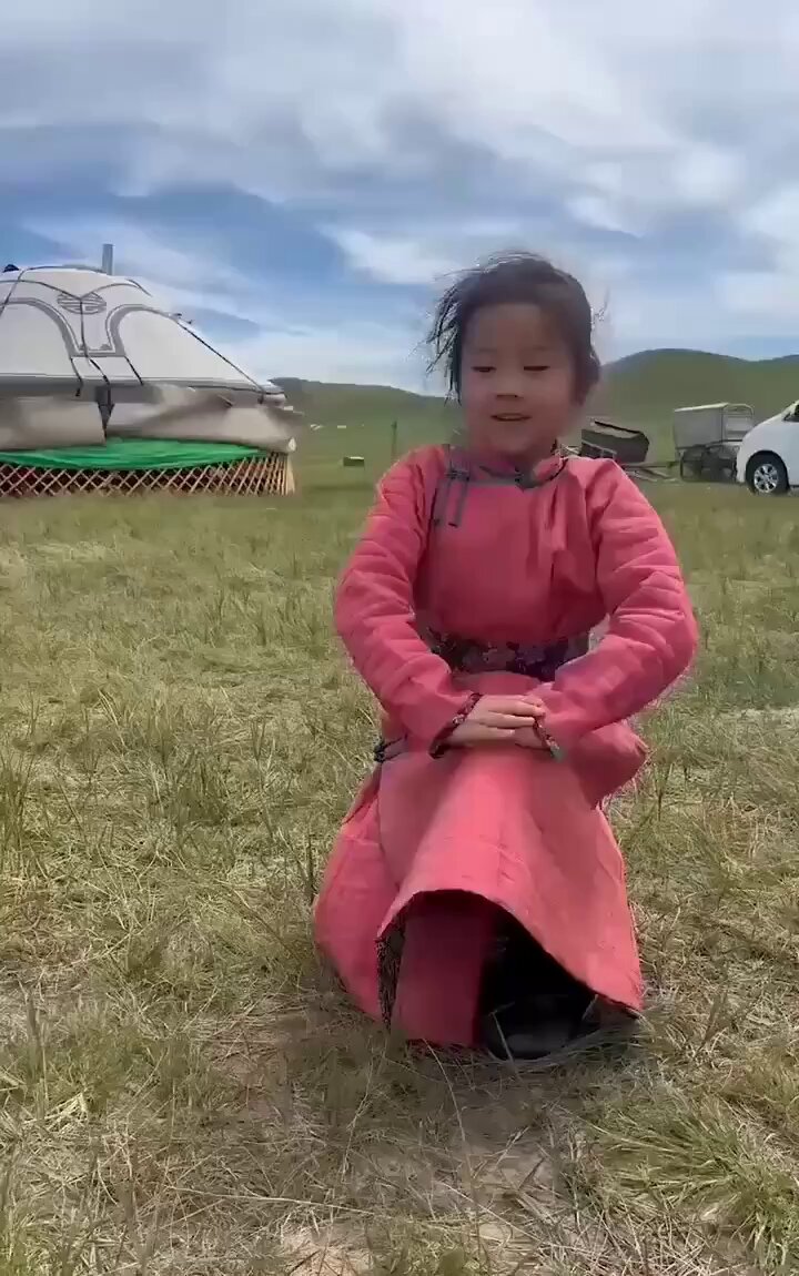 Traditional Mongolian Dance

She is too adorable. 